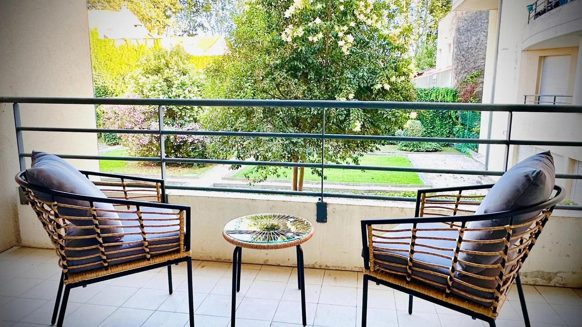 Apartment 40M2-Air Conditioning-Elevator-Underground Parking-Self Checkin! Appart Climatise 40M2-Ascenseur-Parking Souterrain -Arrivee Autonome Avignon France