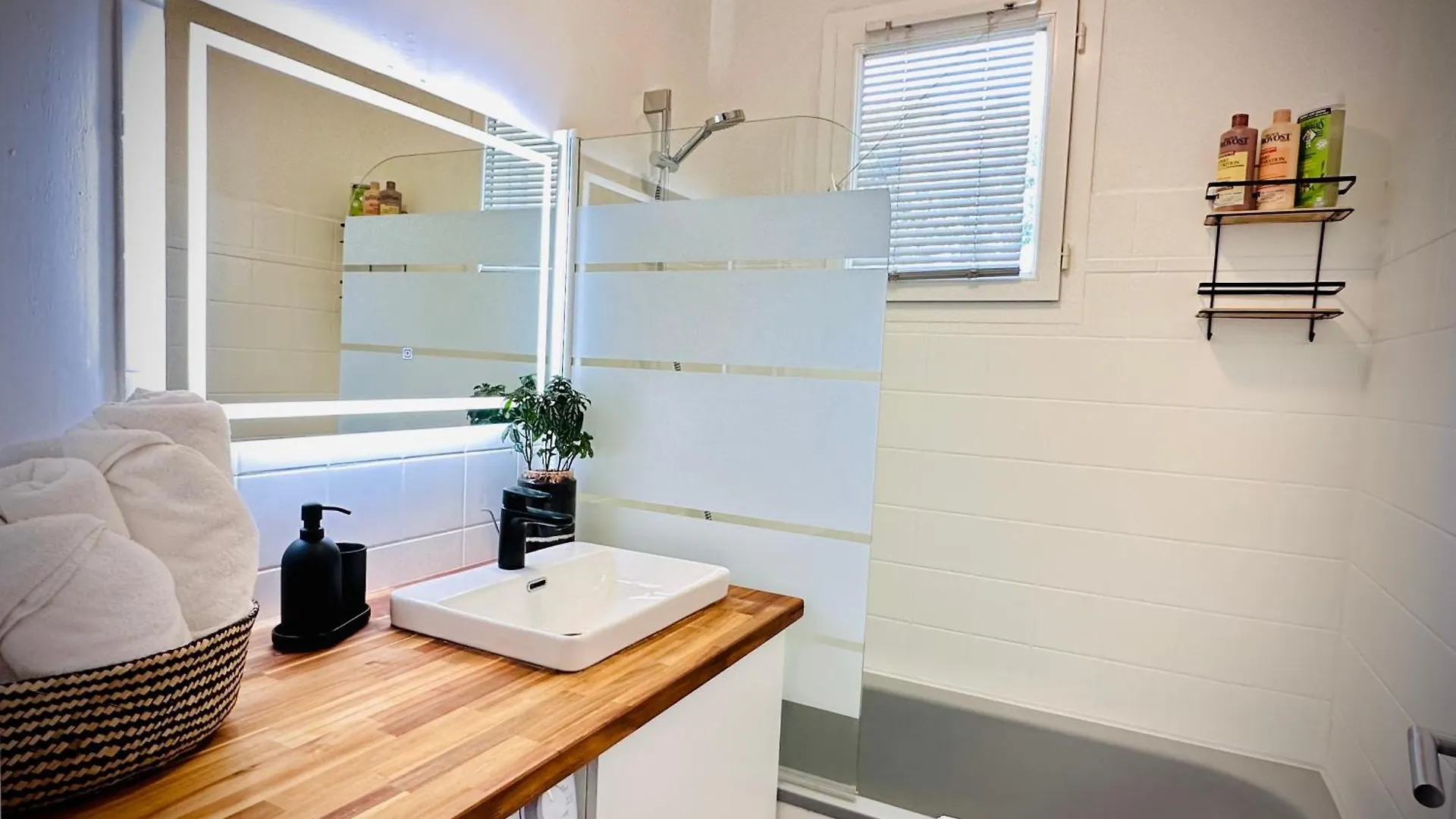 Apartment 40M2-Air Conditioning-Elevator-Underground Parking-Self Checkin! Appart Climatise 40M2-Ascenseur-Parking Souterrain -Arrivee Autonome Avignon France