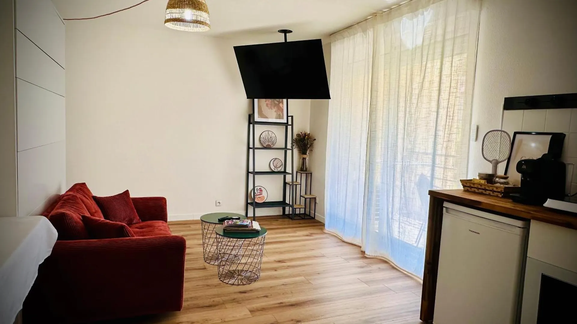 Apartment 40M2-Air Conditioning-Elevator-Underground Parking-Self Checkin! Appart Climatise 40M2-Ascenseur-Parking Souterrain -Arrivee Autonome Avignon 0*,